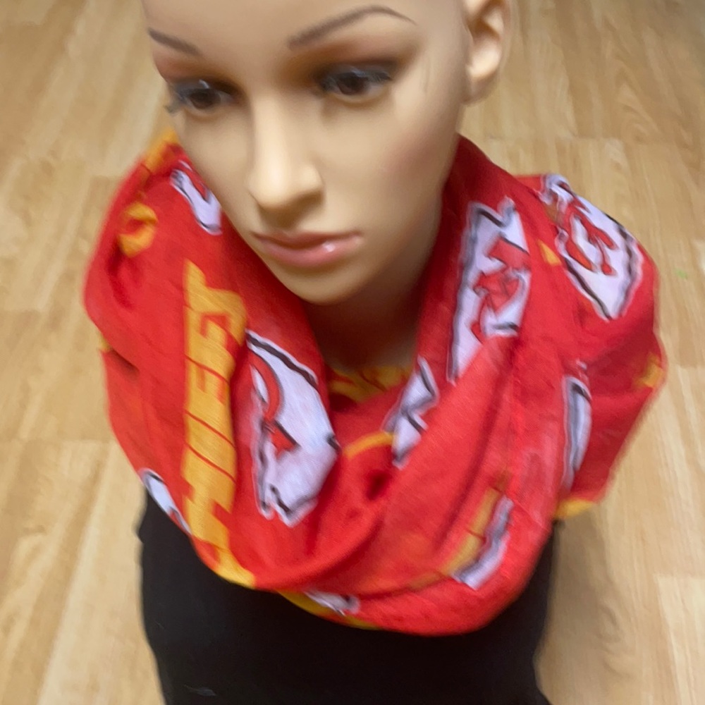 L/E Little Earth KC CHIEFS Infinity Scarf. 100% Polyester